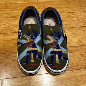 Zipak Na LIKE NEW embroidered shoes